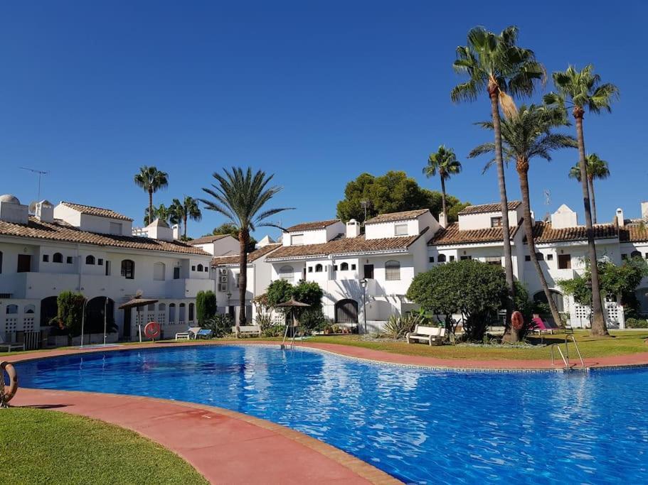 Modern House With Large Pool! Casa vacanze